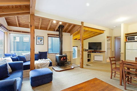 HAY SHED Chalet, Alpine-getaways - Phillip Island Accommodation 3