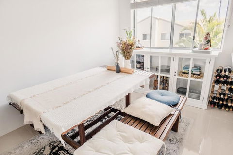 HEART OF BURLEIGH Holiday Villa - Perfect Location With Pools - Phillip Island Accommodation 1