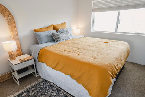 HEART OF BURLEIGH Holiday Villa - Perfect Location With Pools - Phillip Island Accommodation 3