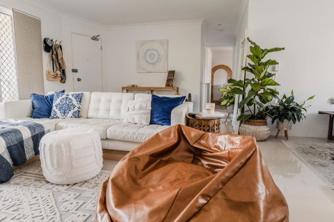 HEART OF BURLEIGH Holiday Villa - Perfect Location With Pools - Phillip Island Accommodation 2