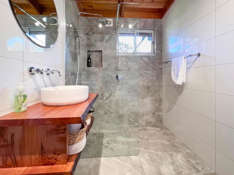 HEXAGON BEACH HOUSE Binalong Bay Of Fires Views - Phillip Island Accommodation 0