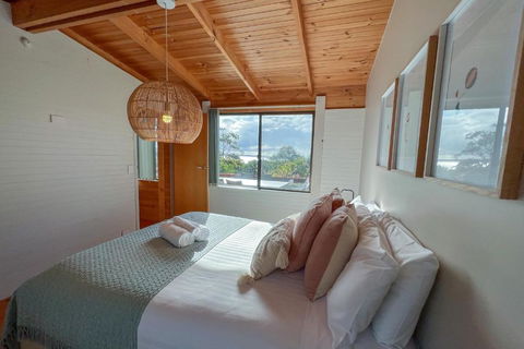 HEXAGON BEACH HOUSE Binalong Bay Of Fires Views - Phillip Island Accommodation 2