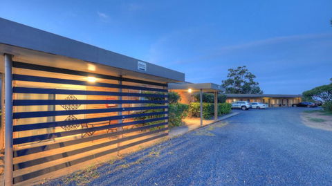 Hilldrop Motor Inn - Phillip Island Accommodation 2
