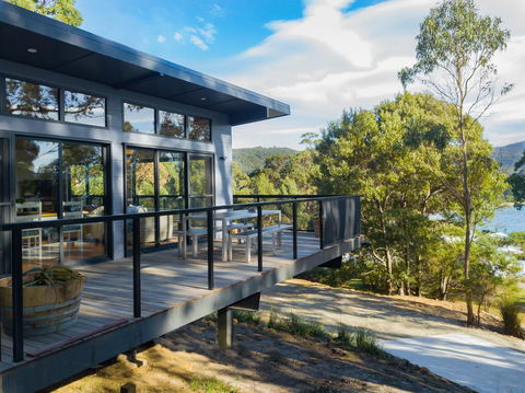 Adventure Bay Beach House - Phillip Island Accommodation 1