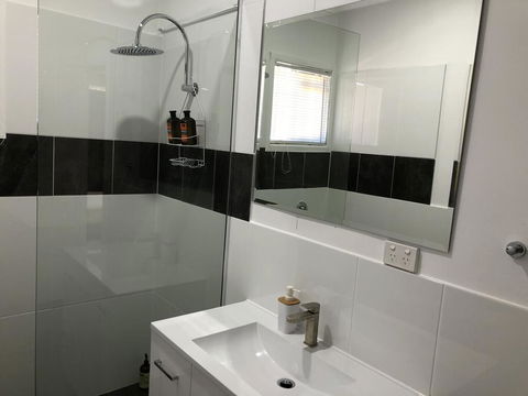 Airlie Getaway Unit 1 - Phillip Island Accommodation 3