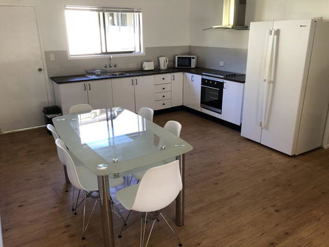 Airlie Getaway Unit 1 - Phillip Island Accommodation 2