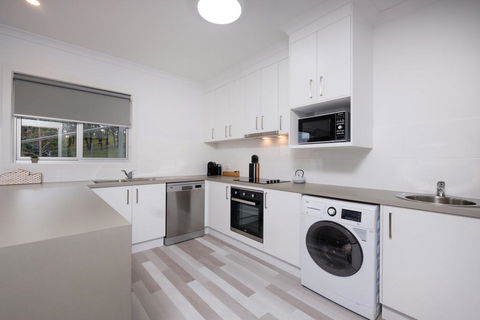 Albury Yalandra Apartment 3 - Phillip Island Accommodation 3