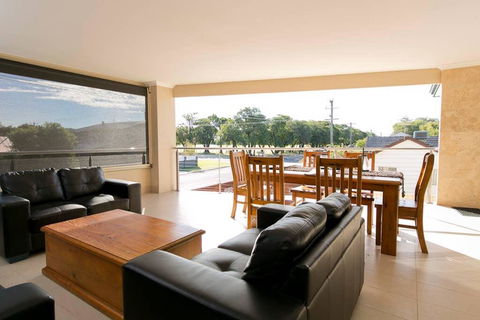 Alcedonia Retreat - Phillip Island Accommodation 1