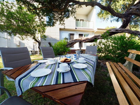 Alice's Palace, 2-minute Walk To Lifeguard Patrolled Surf Beach - Phillip Island Accommodation 2