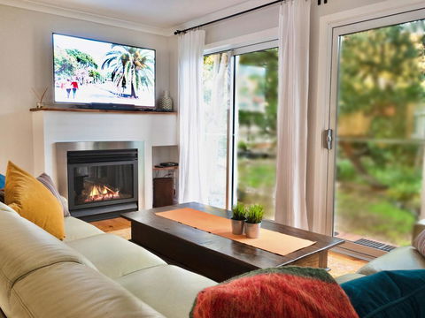 Alice's Palace, 2-minute Walk To Lifeguard Patrolled Surf Beach - Phillip Island Accommodation 1