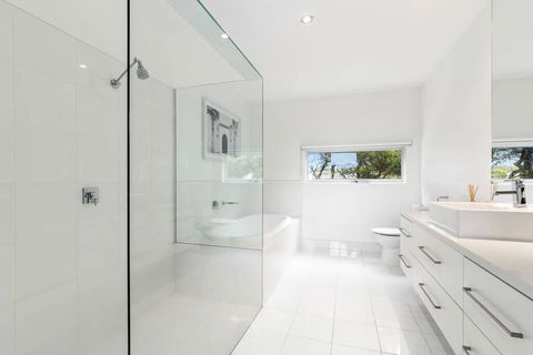 Amalfi Dream - Luxury Villa With Pool And Spa, Walk To Beach And Shops - Phillip Island Accommodation 2