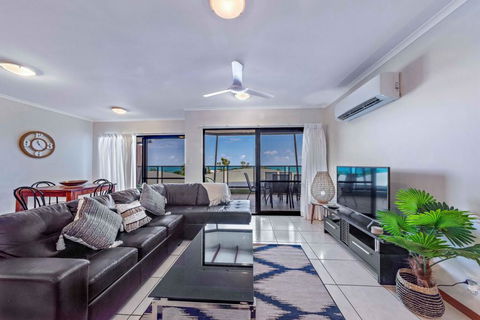 Ambience Of Airlie - Airlie Beach - Phillip Island Accommodation 0
