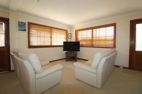Amzaz, 15 Korogora Street - Phillip Island Accommodation 2