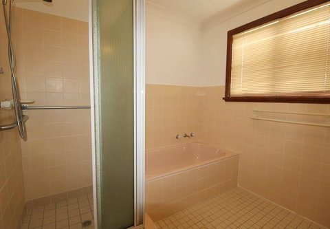 Amzaz, 15 Korogora Street - Phillip Island Accommodation 0