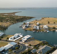 Anchored - Access to the Gippsland Lakes - Phillip Island Accommodation