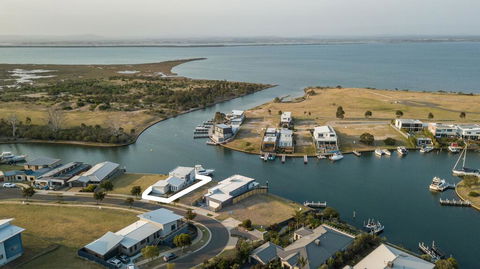 Anchored - Access To The Gippsland Lakes - Phillip Island Accommodation 0