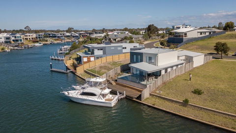 Anchored - Access To The Gippsland Lakes - Phillip Island Accommodation 1