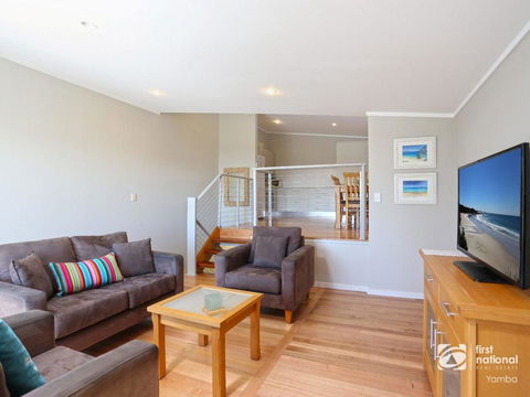 Angourie Blue 1 - Great Ocean Views - Surfing Beaches - Phillip Island Accommodation 2