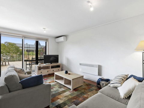 APARTMENT 23 PACIFIC APARTMENTS - Sit On The Deck And Soak In The View - Phillip Island Accommodation 3