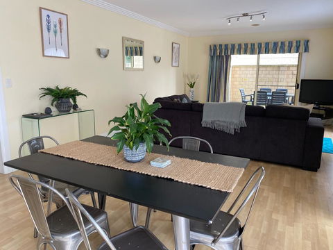 Apartment 244 On Bertha, Mount Gambier - Phillip Island Accommodation 0