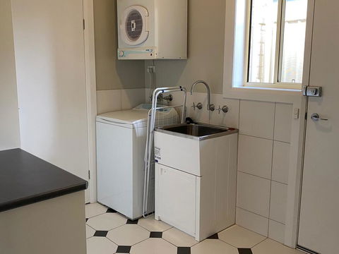 Apartment 244 On Bertha, Mount Gambier - Phillip Island Accommodation 3