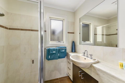 Apartment On Lake Terrace - Phillip Island Accommodation 3