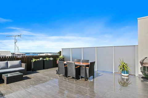 APOLLO 13 PENTHOUSE - Free Wifi & Huge Terrace! - Phillip Island Accommodation 3
