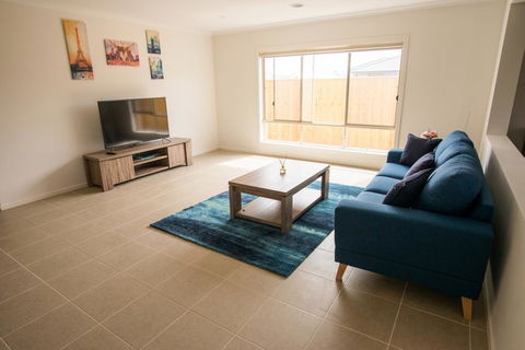 Apple House Point Cook - Phillip Island Accommodation 2
