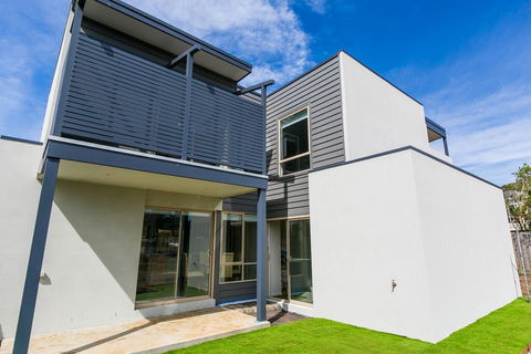 Aquilla Townhouse 6 - Phillip Island Accommodation 0