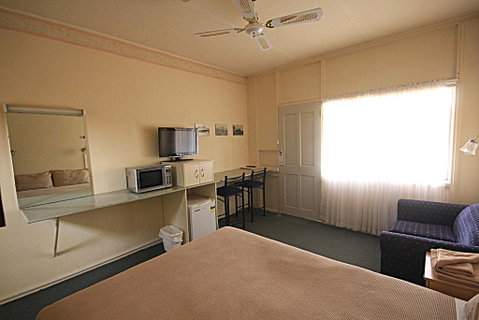 Aromet Motor Inn - Phillip Island Accommodation 0