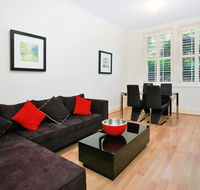 Art Deco in the Cul-de-Sac - Spacious Executive 1BR Potts Point Apartment in Quiet Cul-de-Sac