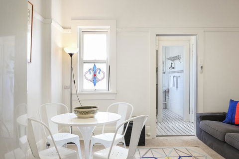 Art Deco Oasis Minutes From The City - Phillip Island Accommodation 0