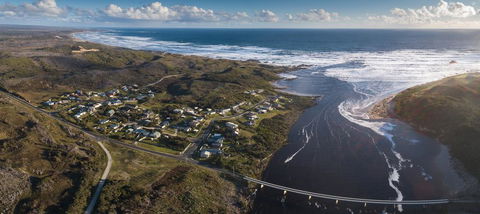 Arthur Riverfront And Sea Lodge Upstream - Phillip Island Accommodation 1