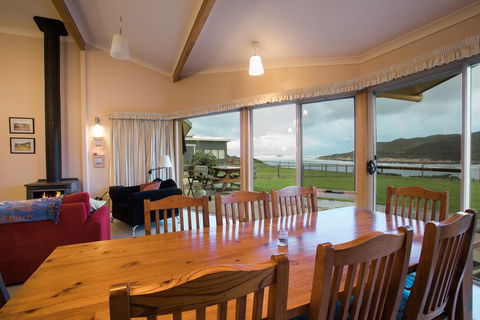 Arthur Riverfront And Sea Lodge Upstream - Phillip Island Accommodation 0