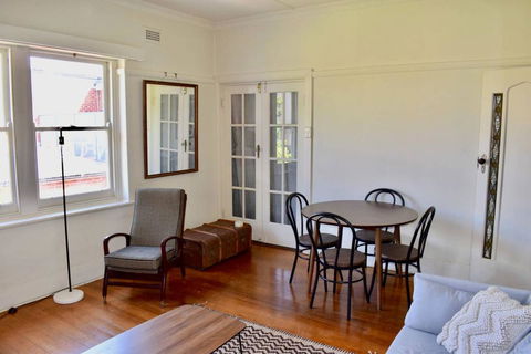 Artistic Apartment In Sunny Elwood Near St Kilda - Phillip Island Accommodation 2