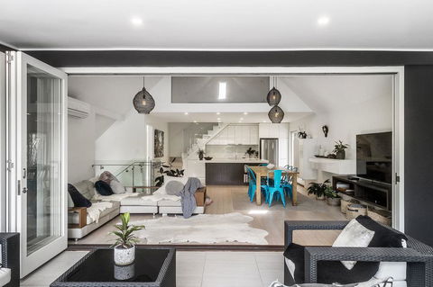 Arya Holiday House Byron Bay - Phillip Island Accommodation 2