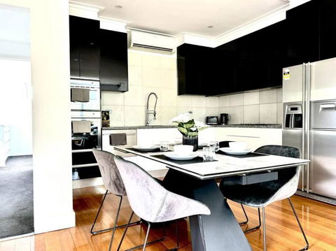 Luxury Stay In Williamstown - Phillip Island Accommodation 0