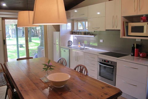 Lynden Cottage - Built 1884 In The Heart Of Town - Phillip Island Accommodation 3
