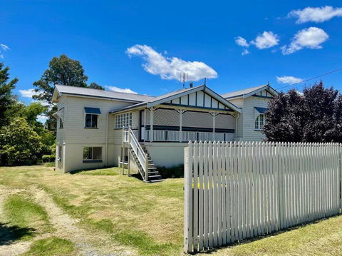 MAGNOLIA HOUSE ON THE CREEK - STANTHORPE - Phillip Island Accommodation 0