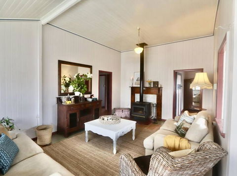 MAGNOLIA HOUSE ON THE CREEK - STANTHORPE - Phillip Island Accommodation 1