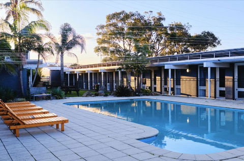 Mallacoota Hotel Motel - Phillip Island Accommodation 1