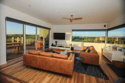 Martyrs Lookout - Luxury Accommodation - Phillip Island Accommodation 2