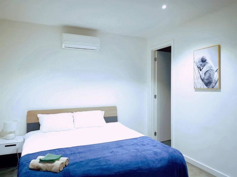 Melbourne Airport Area 3Bedroom House Strathmore Heights - Phillip Island Accommodation 1