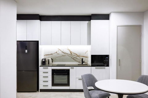 Meriton Suites Liverpool - Phillip Island Accommodation 2
