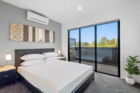 Modern 2-Bed Home In Brunswick With Courtyard - Phillip Island Accommodation 1