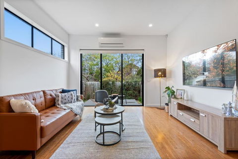 Modern 2-Bed Home In Brunswick With Courtyard - Phillip Island Accommodation 0