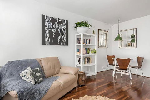 Modern City-Fringe Apartment In New Town - Phillip Island Accommodation 1