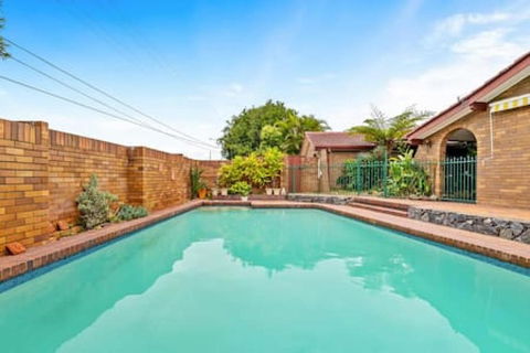 Modern Comfort Retreat 4Bed Cozy Haven W Pool - Phillip Island Accommodation 2