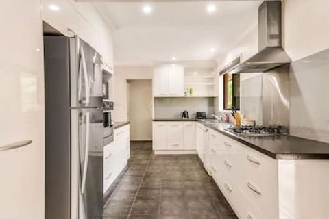 Modern Comfort Retreat 4Bed Cozy Haven W Pool - Phillip Island Accommodation 3