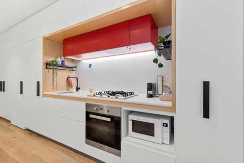 Modern Docklands - Vibrant City Stay - Phillip Island Accommodation 3